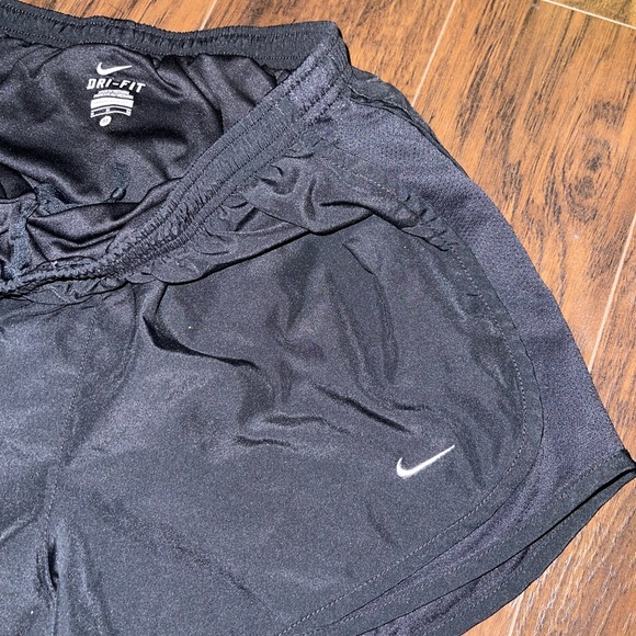 Nike fry tempo shorts - Picture 3 of 4